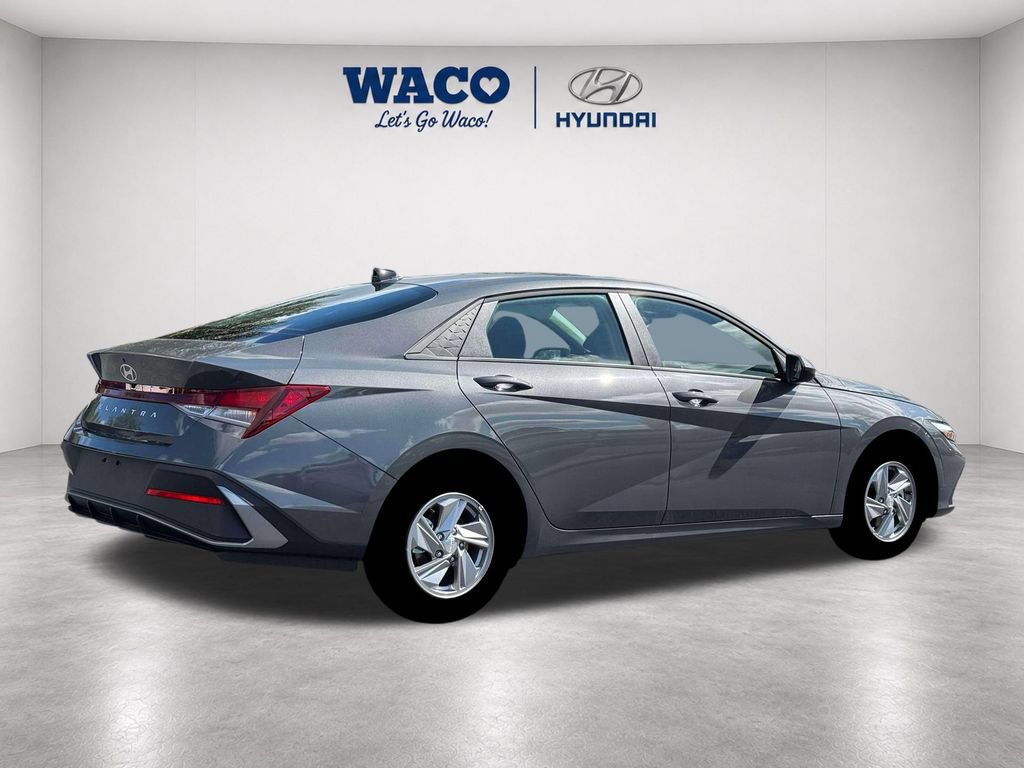 Used 2026 Hyundai Elantra SE FWD image 10