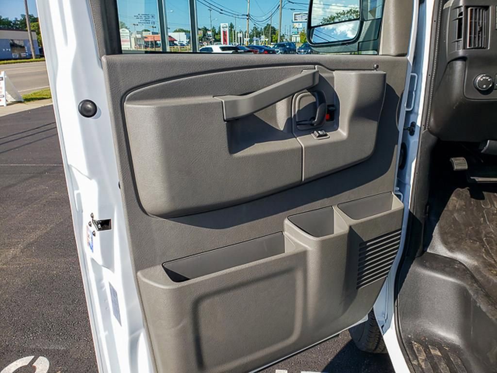 New 2025 GMC Savana 3500 Extended w/ Driver Convenience Package image 6