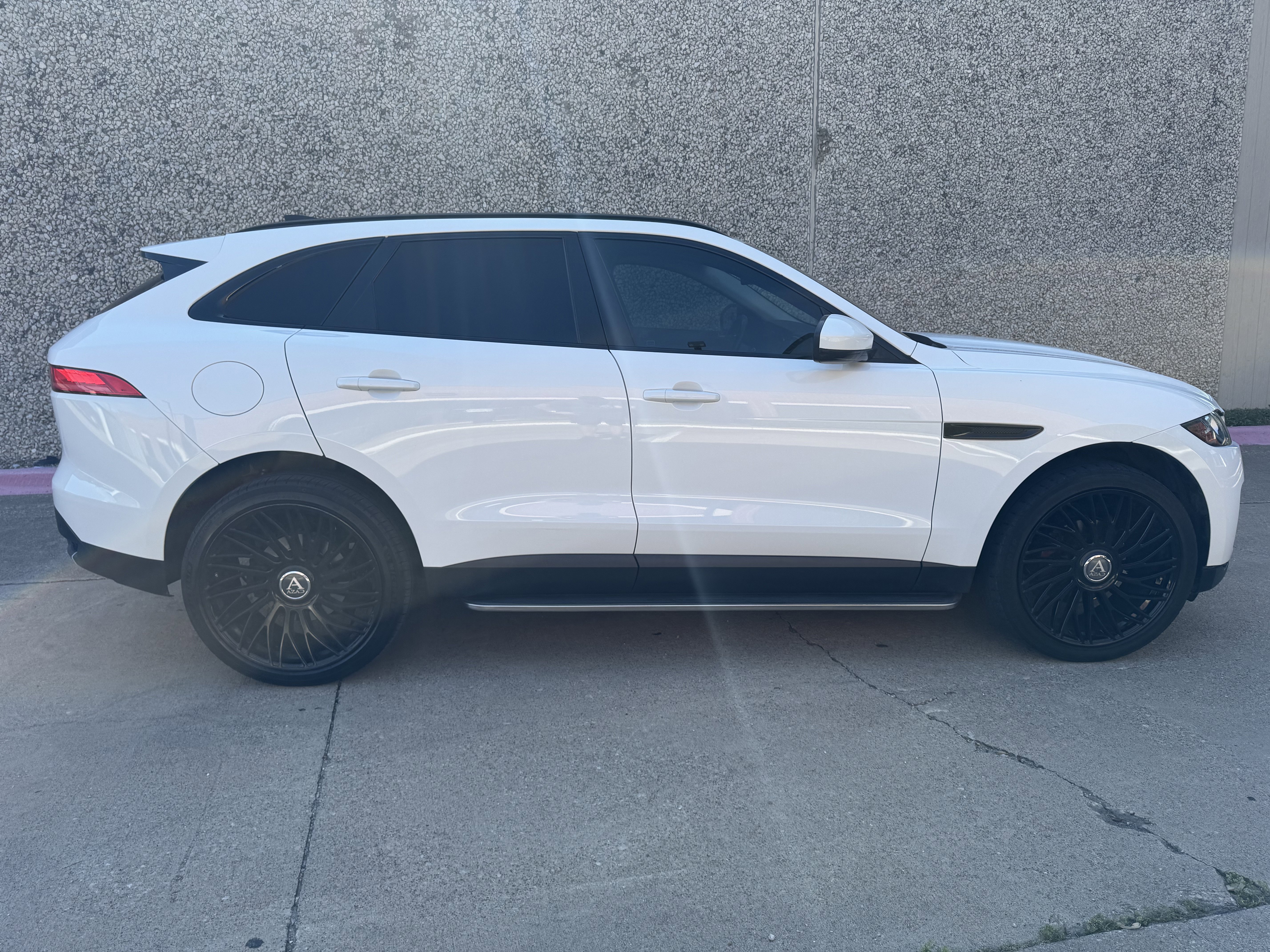 Used 2018 Jaguar F-PACE Premium AWD/4WD image 2