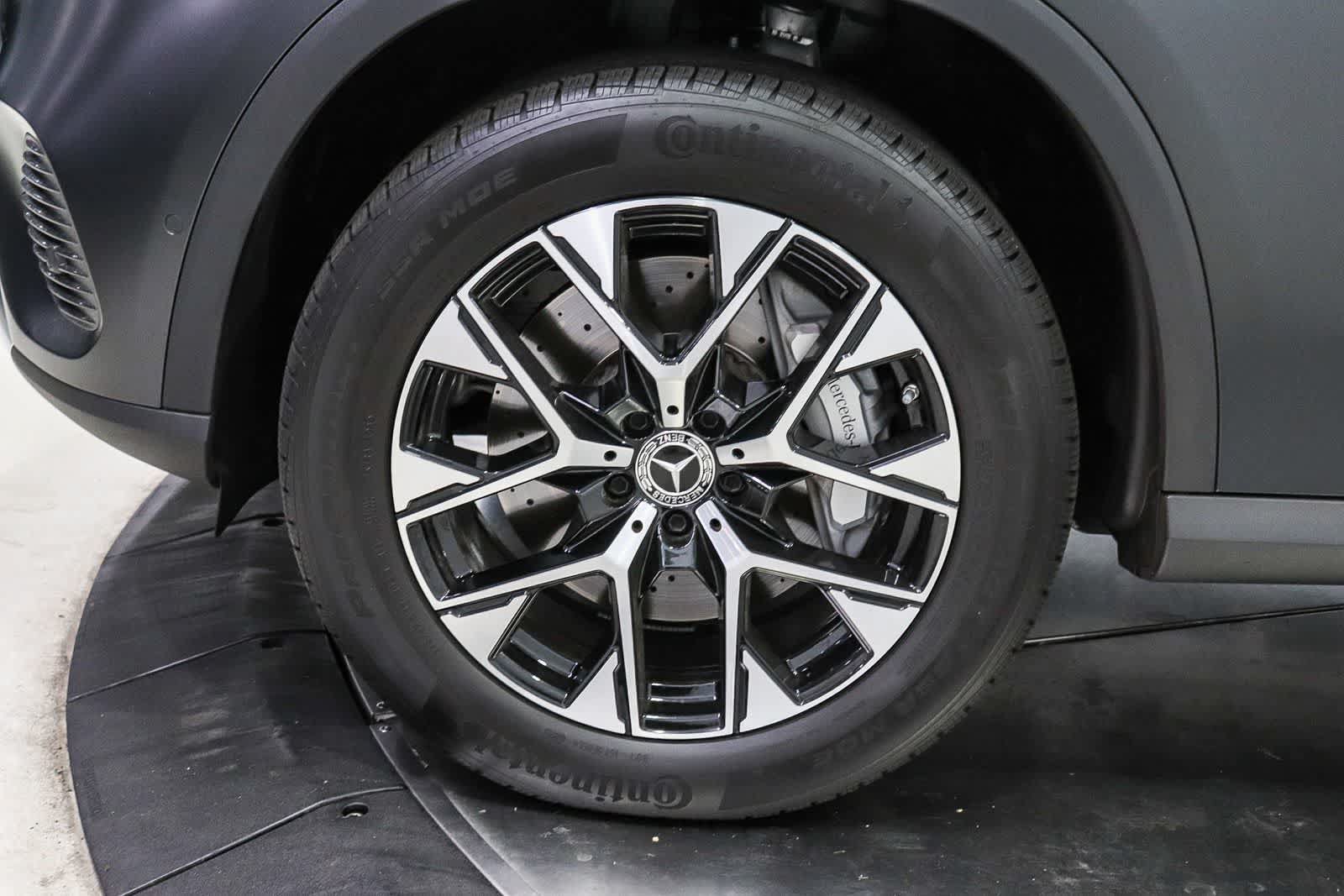 Used 2025 Mercedes-Benz GLC 350e 4MATIC image 9