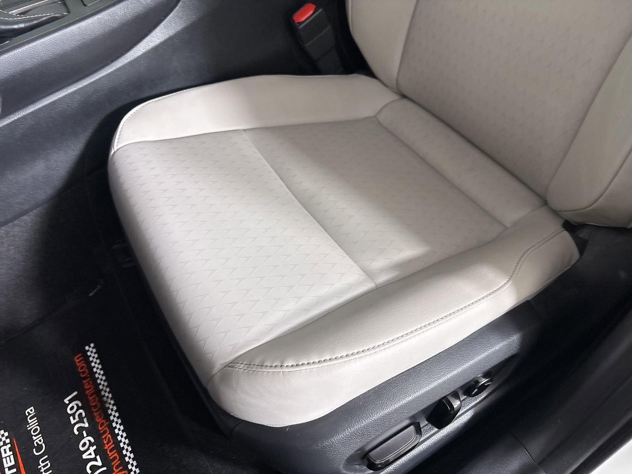 Used 2022 Lexus UX 200 w/ Accessory Package (Z1) image 11