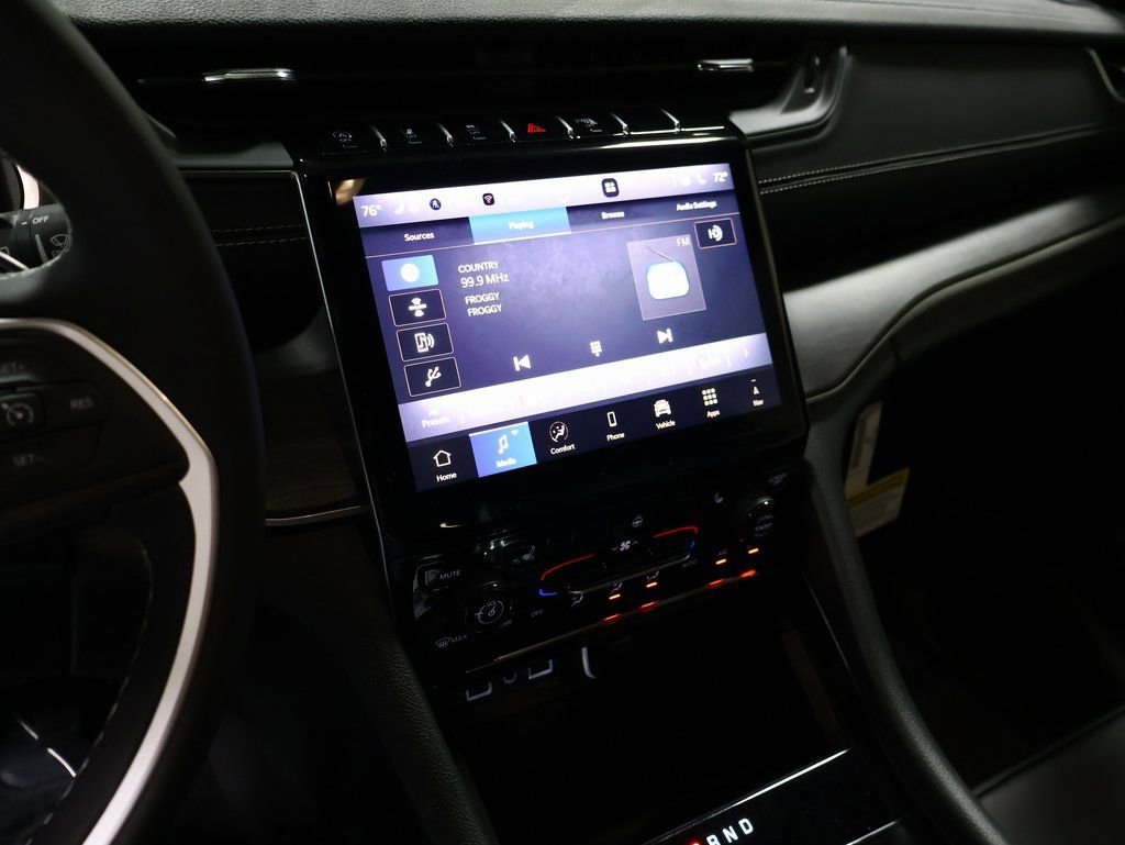 New 2025 Jeep Grand Cherokee Limited w/ Black Appearance Package image 23