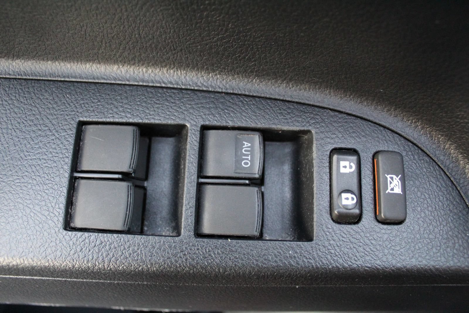 Used 2013 Toyota Highlander SE FWD image 34
