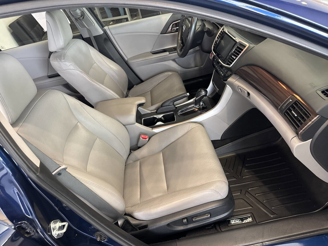 Used 2017 Honda Accord EX-L image 21