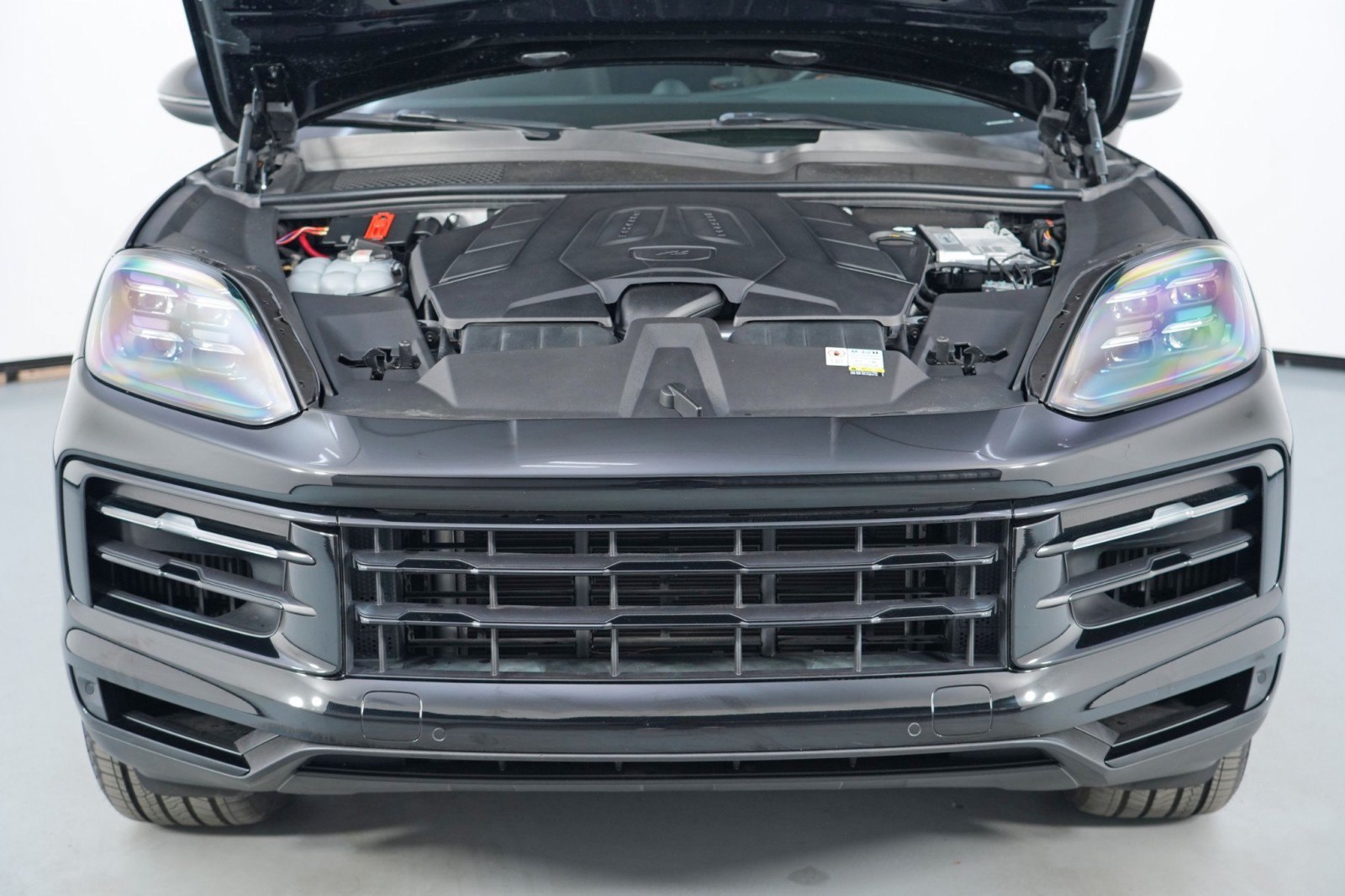 Used 2024 Porsche Cayenne w/ Sport Chrono Package image 8