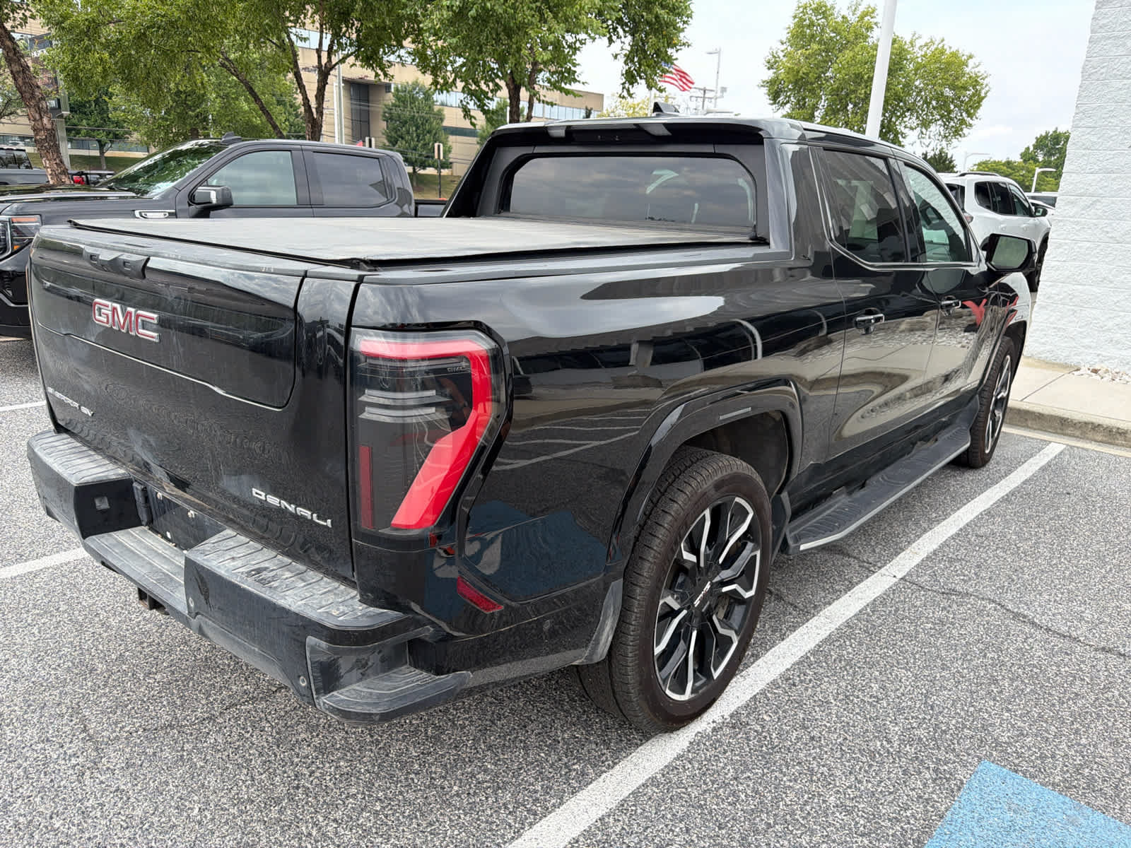 Certified 2026 GMC Sierra EV Denali AWD/4WD image 10