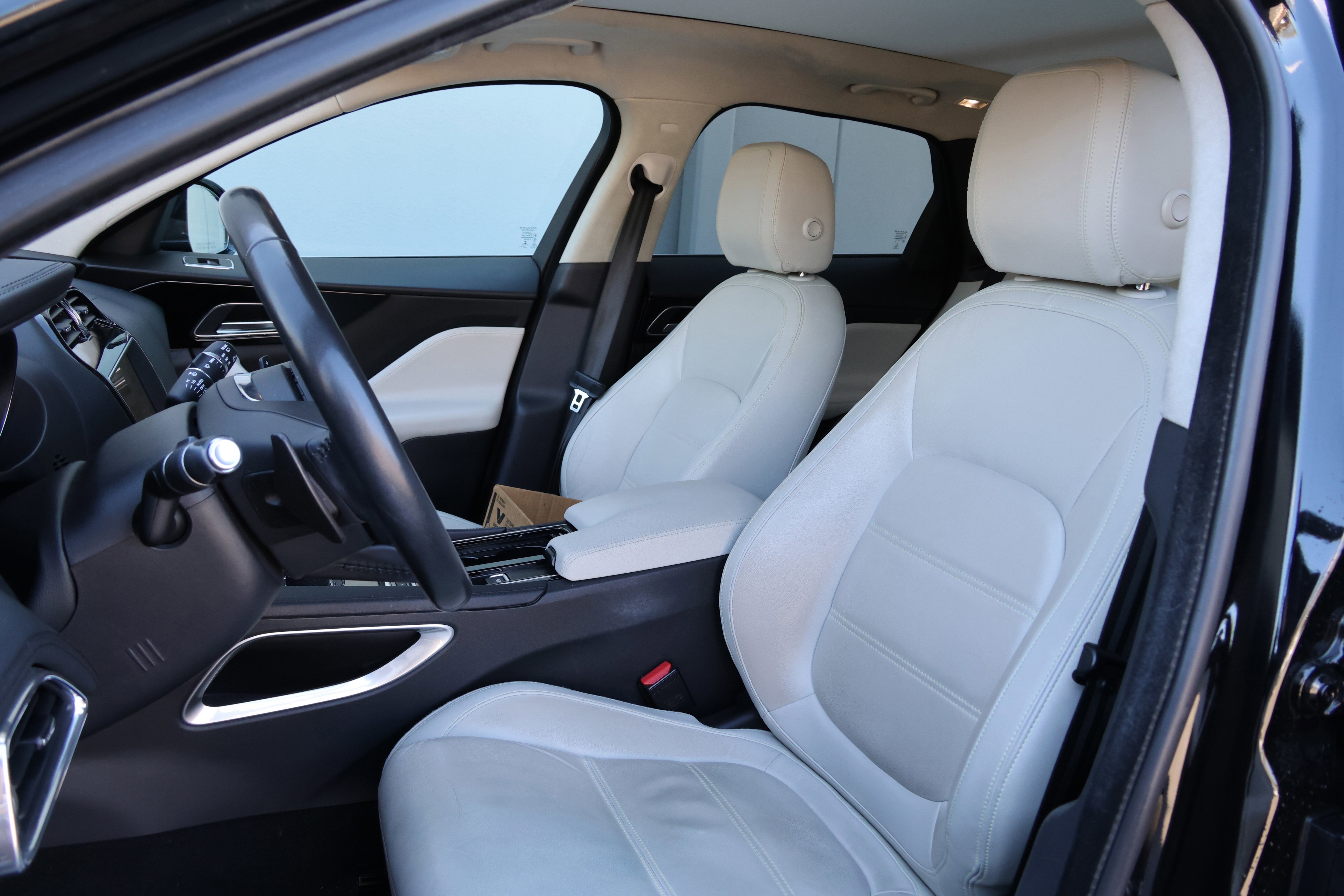 Used 2020 Jaguar F-PACE Prestige image 32