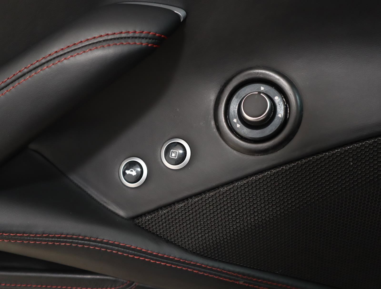 Used 2016 Ferrari California T image 27