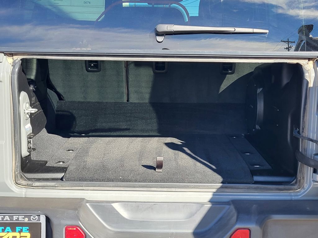 Used 2023 Jeep Wrangler Sahara w/ Cold Weather Group image 31