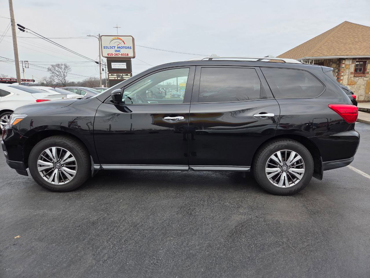 Used 2019 Nissan Pathfinder S image 3