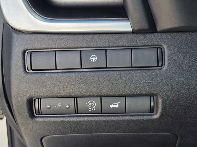 Certified 2025 Nissan Rogue SV FWD image 28