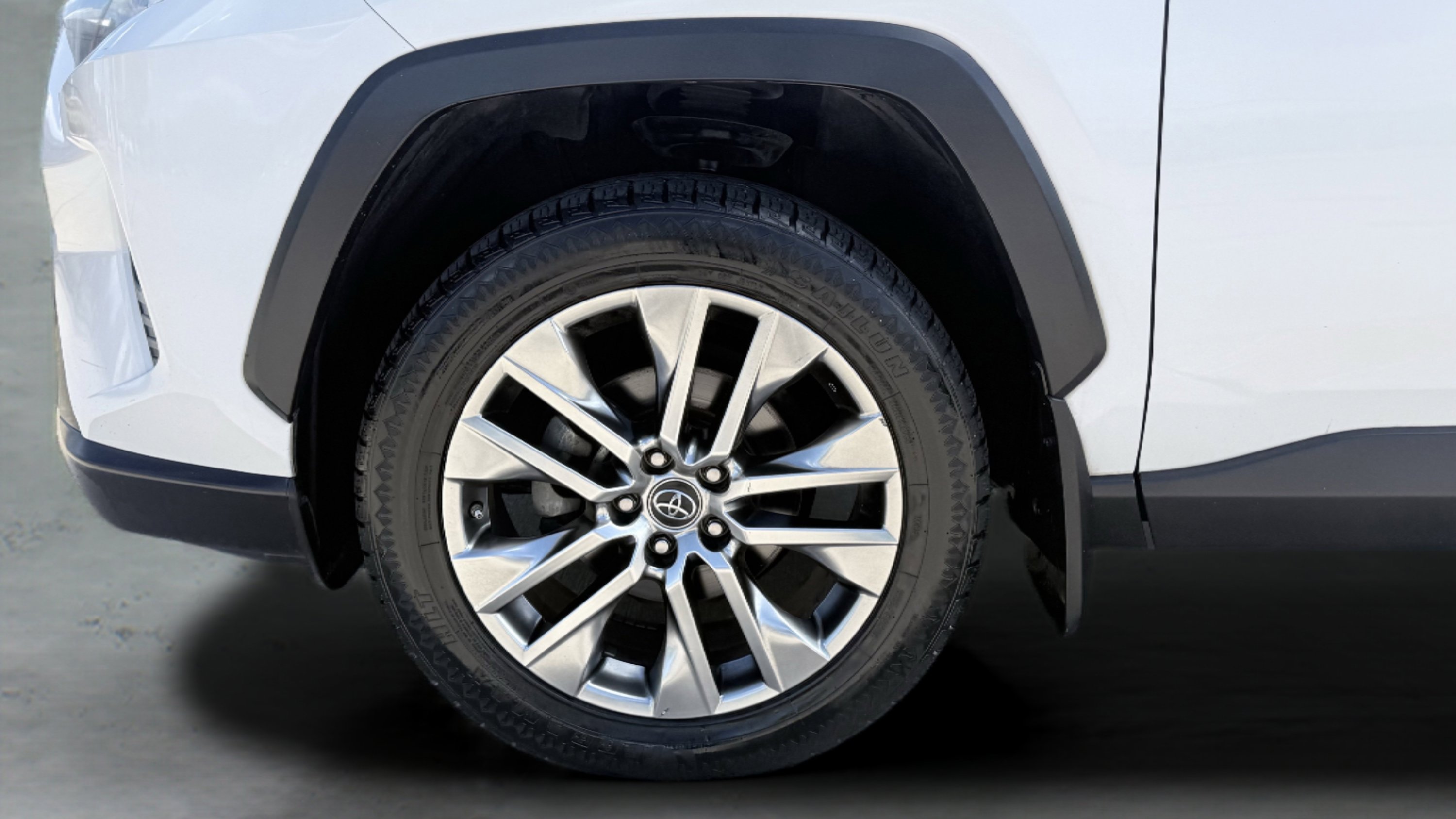 Used 2019 Toyota RAV4 XLE Premium image 13