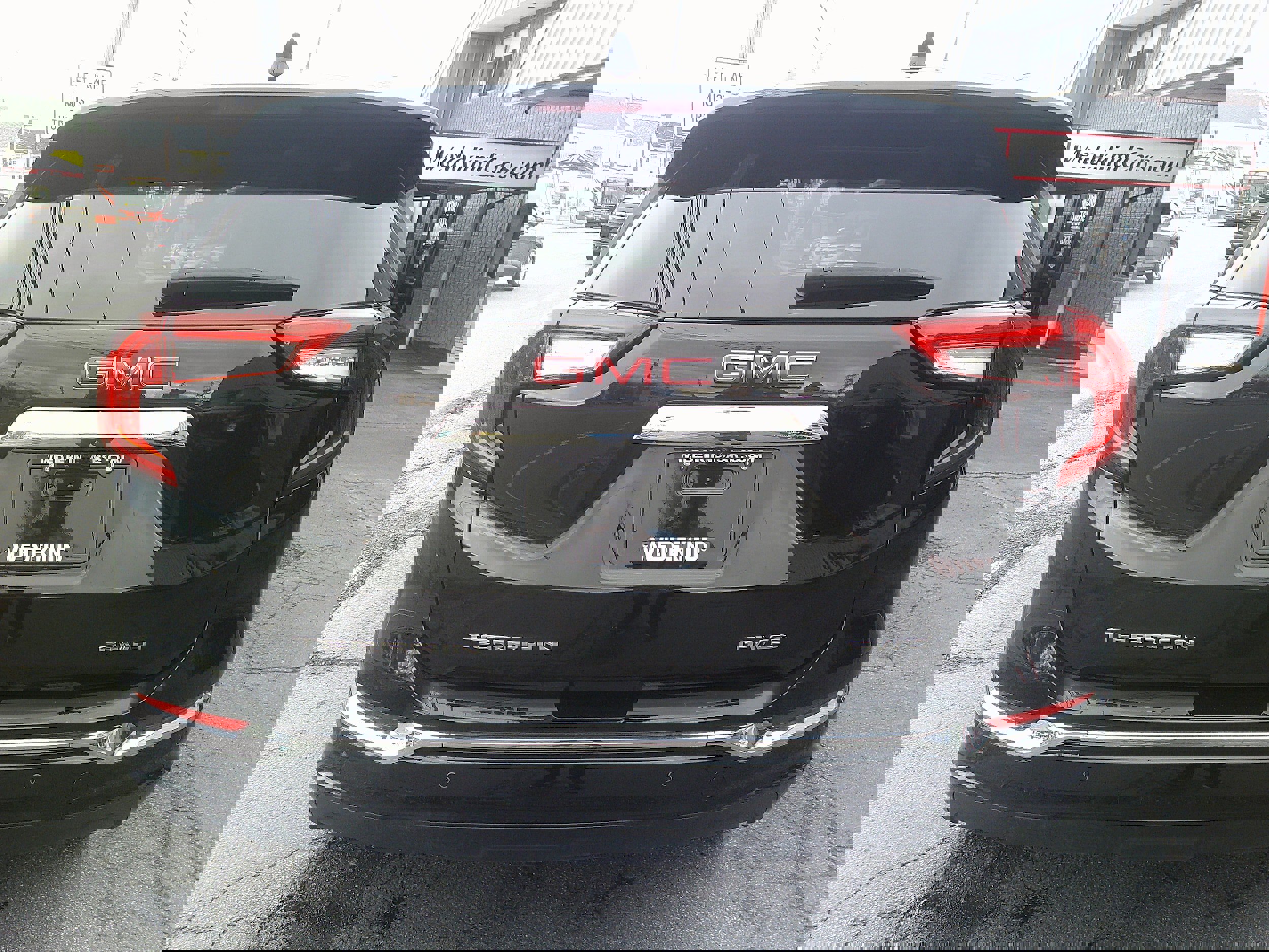 Used 2024 GMC Terrain Denali w/ Denali Premium Package image 4