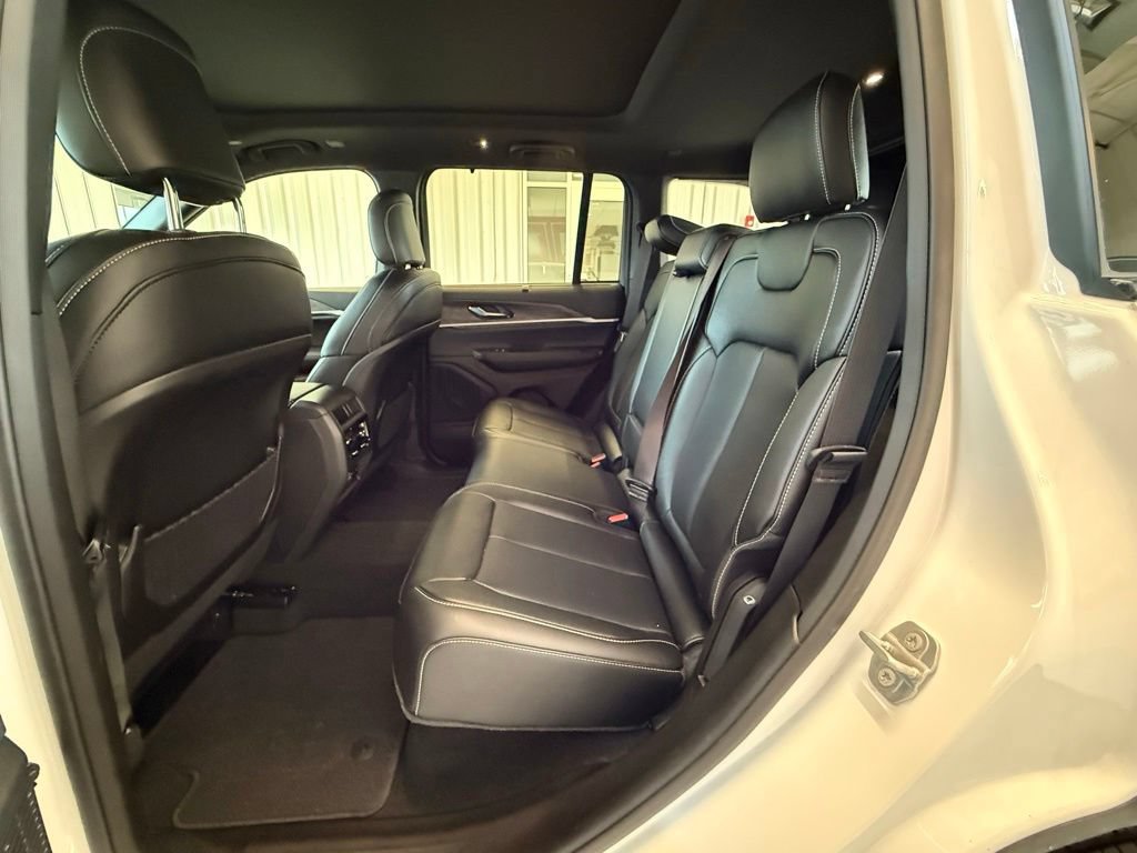 Used 2024 Jeep Grand Cherokee Limited w/ Luxury Tech Group II AWD/4WD image 20