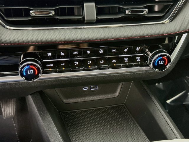 New 2027 Chevrolet Equinox RS w/ Convenience Package III AWD/4WD image 17