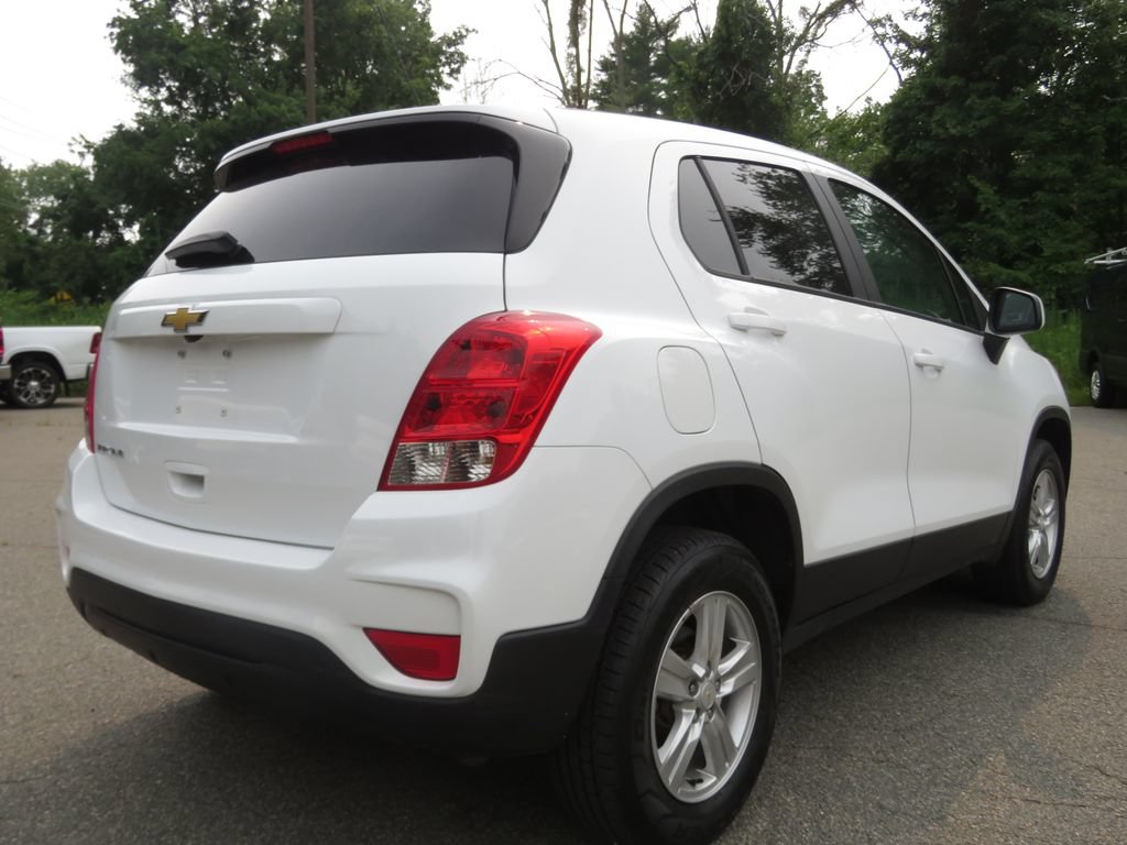 Used 2022 Chevrolet Trax LS w/ Tint and Cruise Package AWD/4WD image 5
