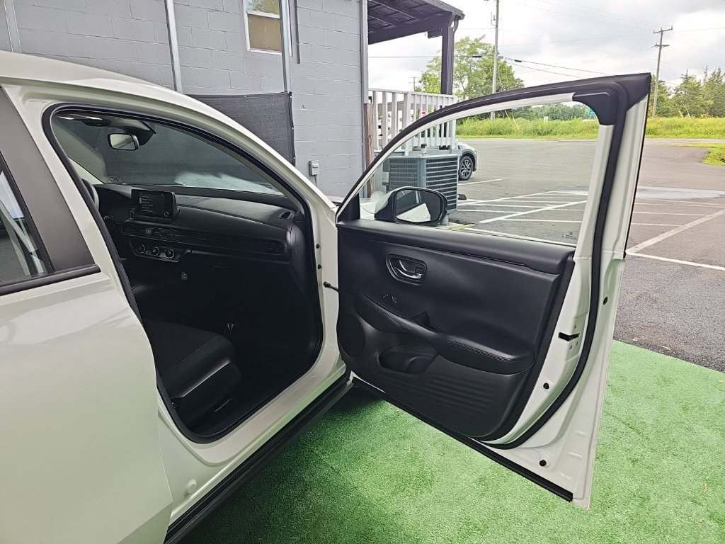 Used 2024 Honda HR-V LX image 40