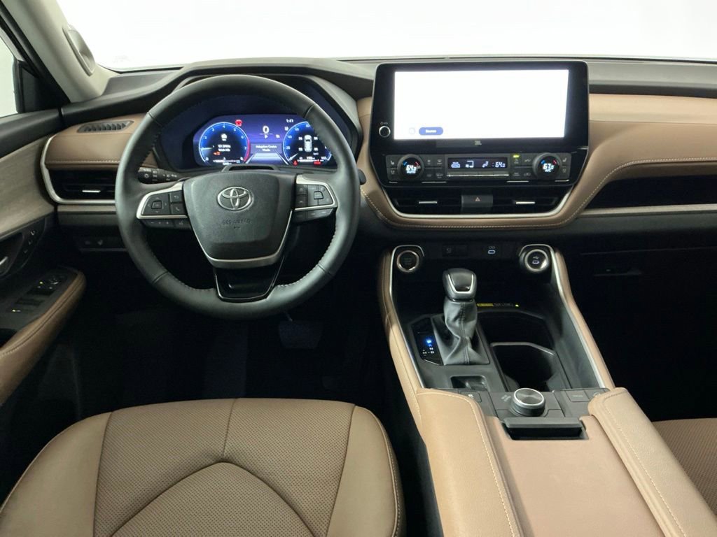 Used 2025 Toyota Grand Highlander AWD image 7