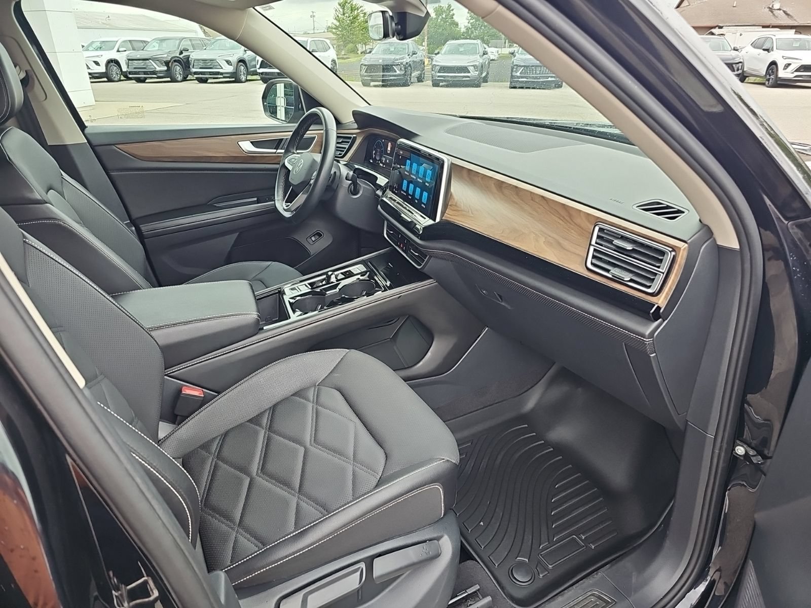 Used 2024 Volkswagen Atlas SE FWD image 33