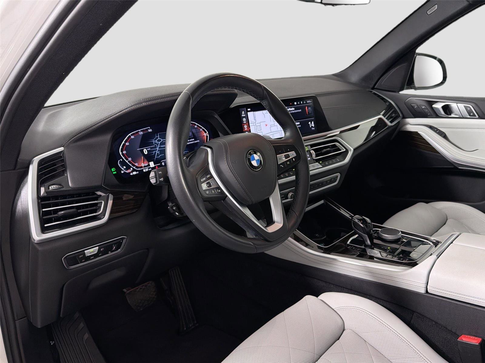 Certified 2023 BMW X5 xDrive40i w/ Luxury Seating Package AWD/4WD image 9