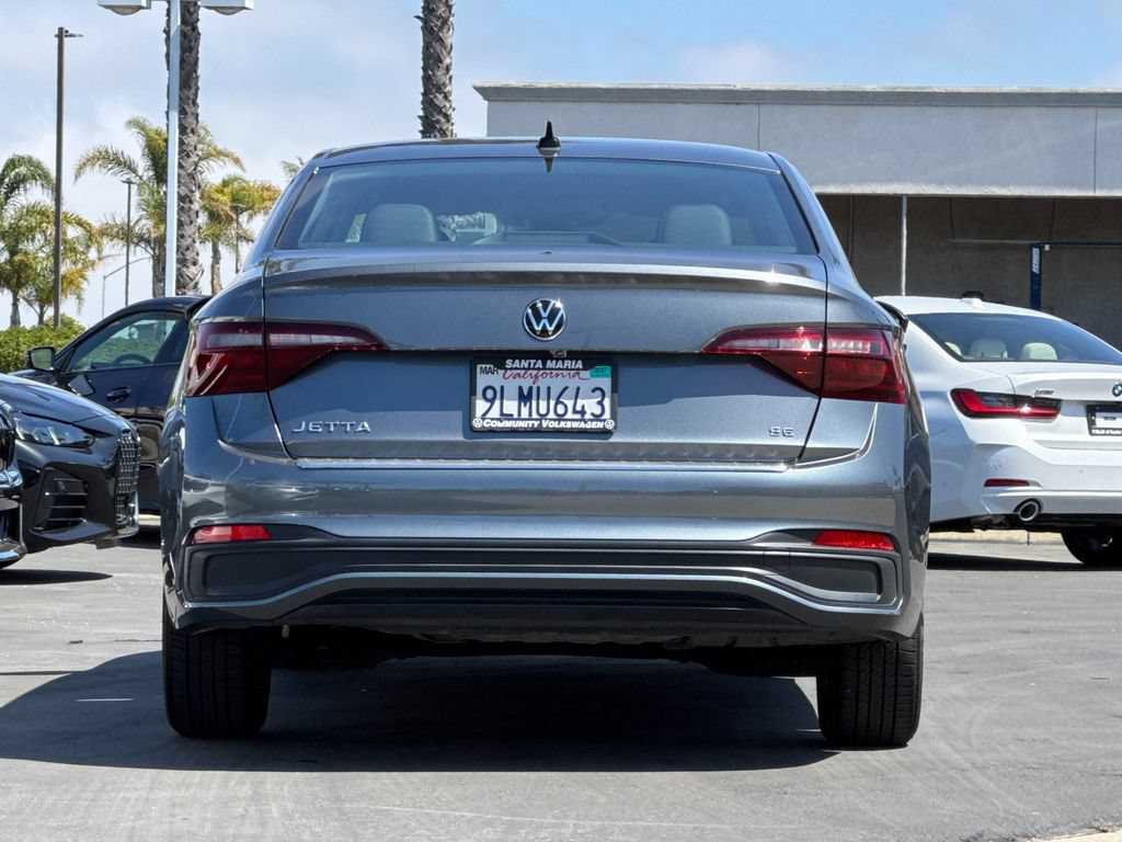 Used 2024 Volkswagen Jetta SE w/ Black Wheel Package FWD image 5