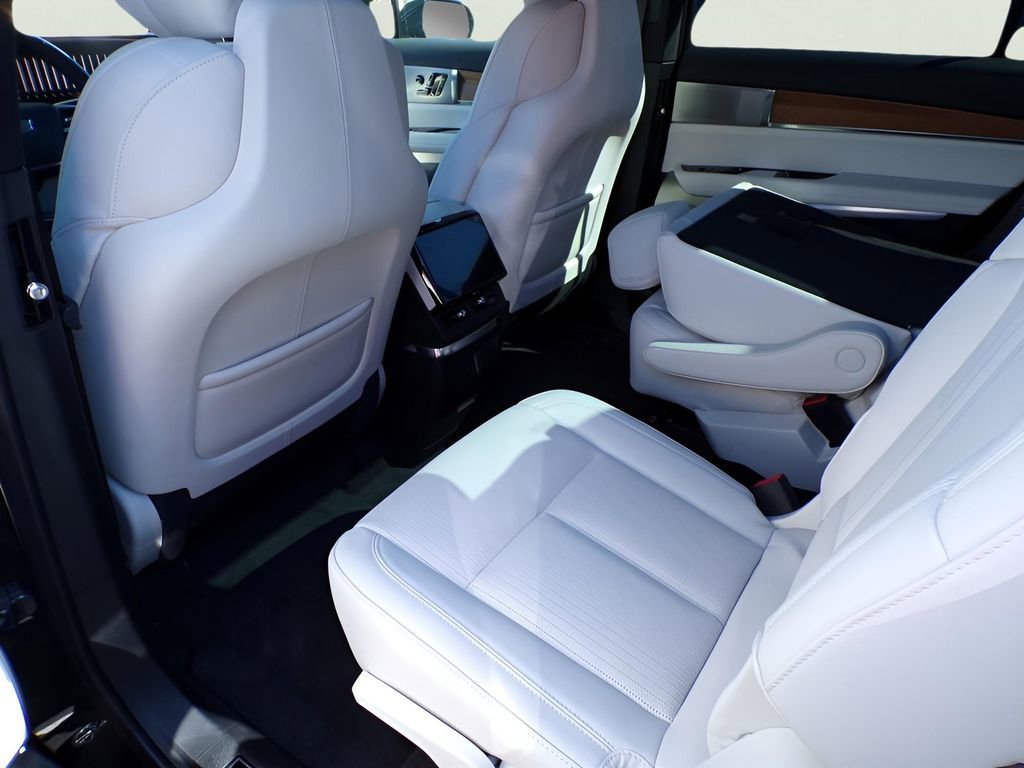 New 2026 Cadillac Vistiq Luxury image 7