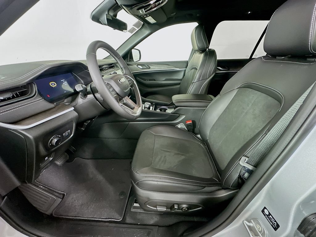 New 2026 Jeep Grand Cherokee Altitude AWD/4WD image 26