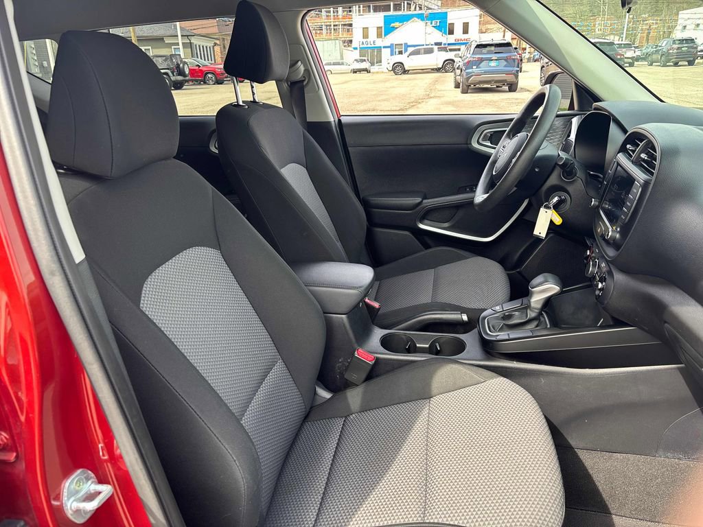 Used 2023 Kia Soul LX w/ LX Technology Package image 28