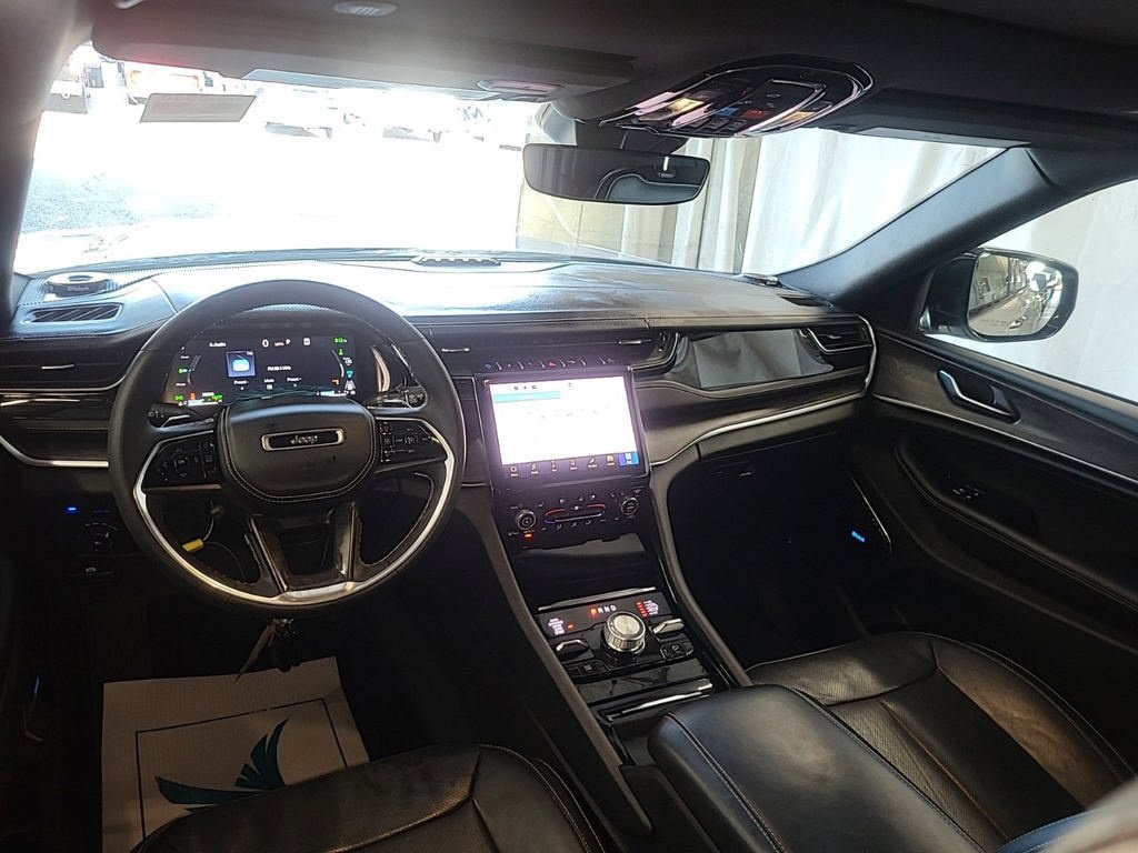 Used 2023 Jeep Grand Cherokee Overland AWD/4WD image 15
