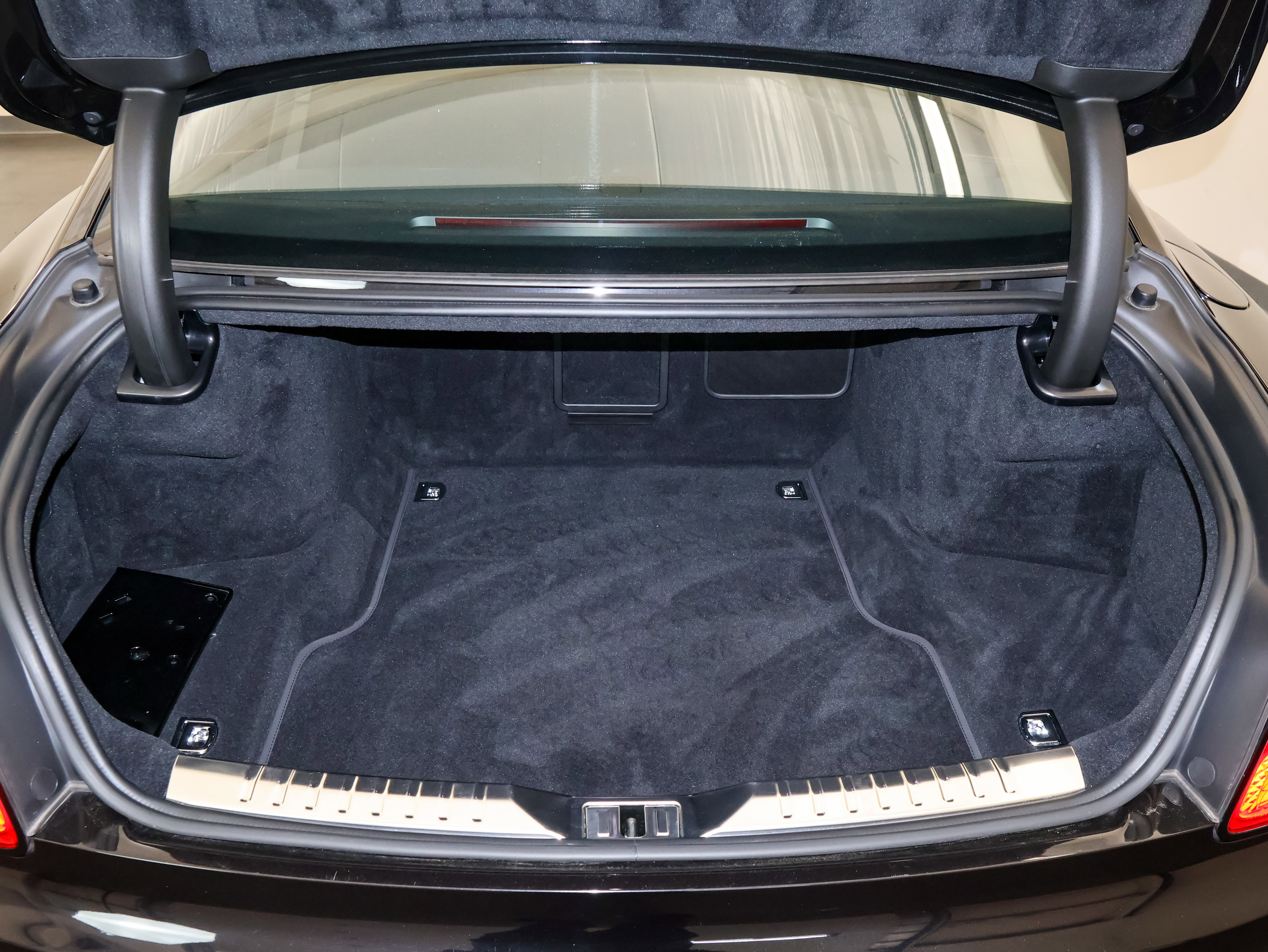 Used 2022 Bentley Flying Spur V8 image 11