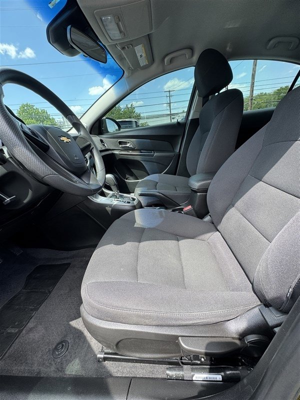 Used 2012 Chevrolet Cruze LT FWD image 10