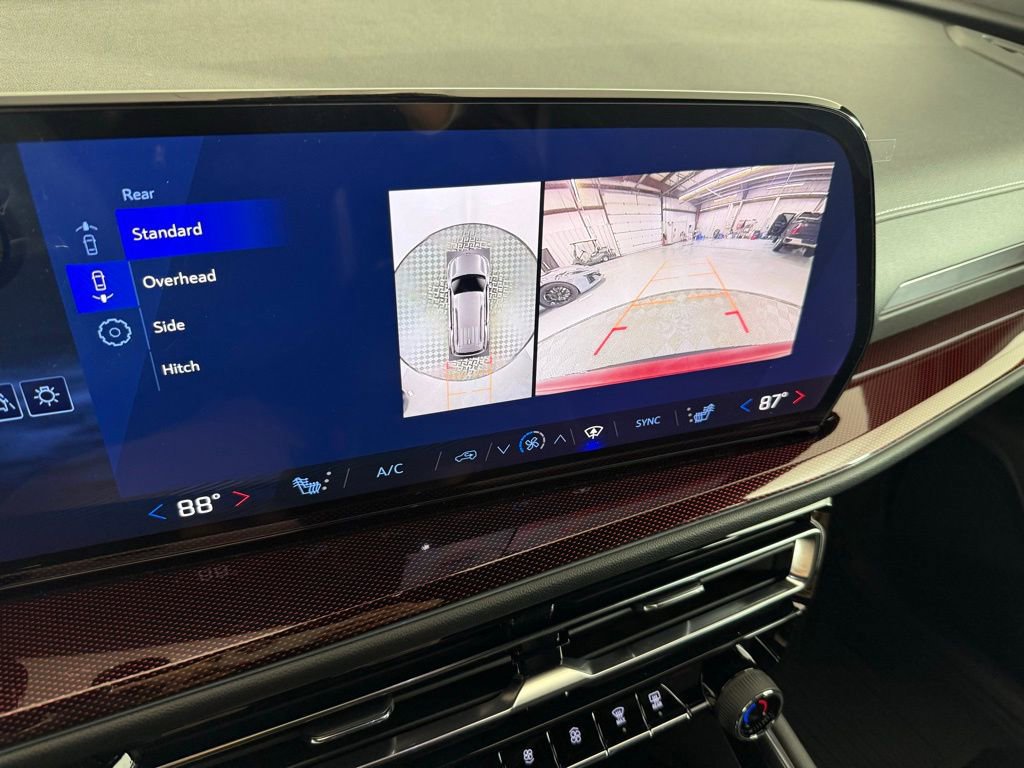 New 2026 Chevrolet Traverse Z71 w/ Driver Confidence Package image 24