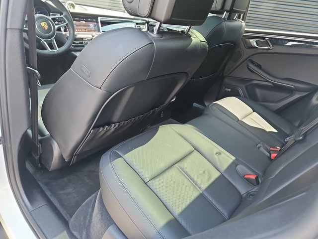 Certified 2021 Porsche Macan AWD/4WD image 22