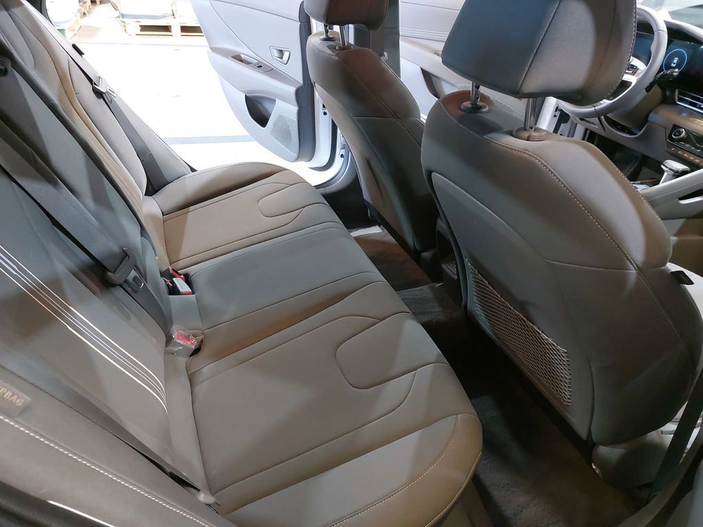 Certified 2025 Hyundai Elantra SEL image 11