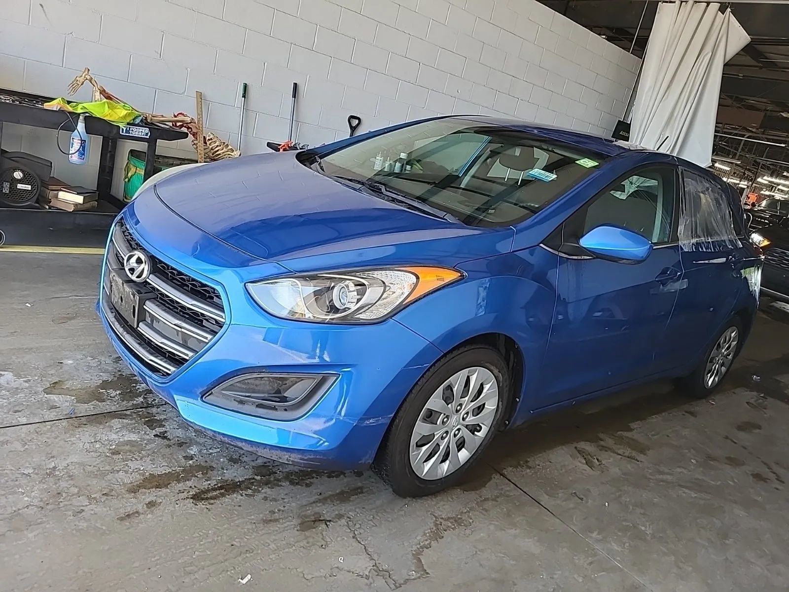 Used 2017 Hyundai Elantra GT FWD image 1