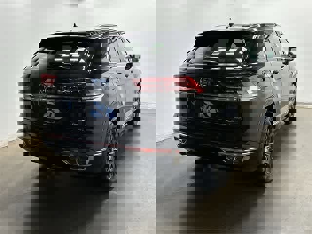 Certified 2022 Volkswagen Atlas Cross Sport SEL R-Line image 35