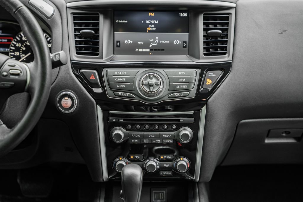 Used 2020 Nissan Pathfinder SV image 17