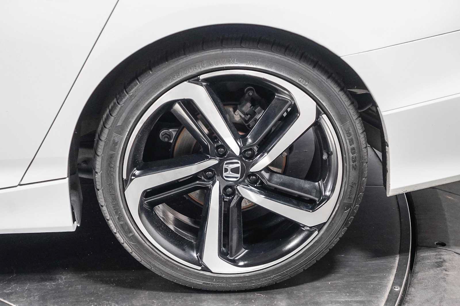 Used 2018 Honda Accord Sport image 10