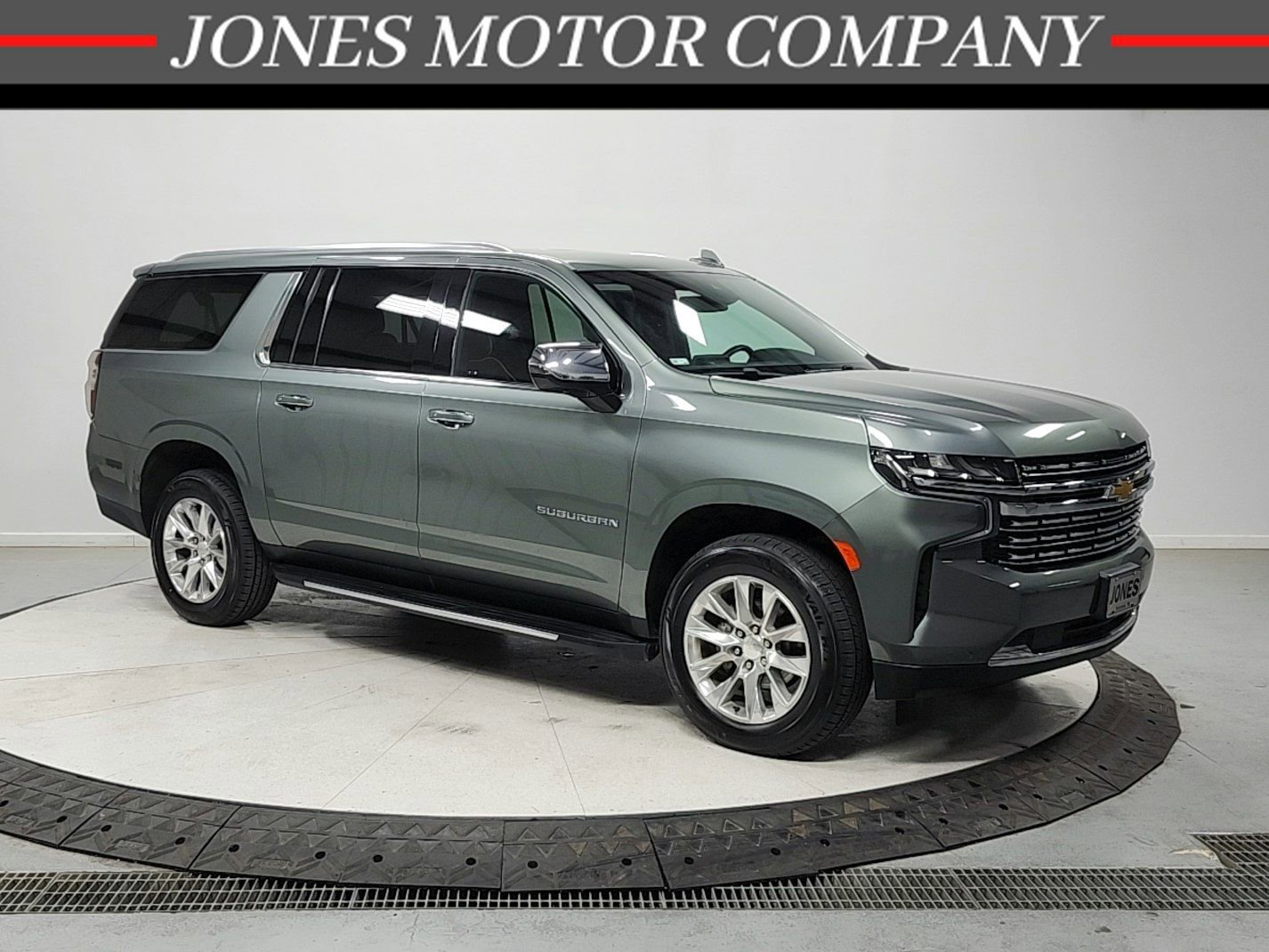 Used 2023 Chevrolet Suburban Premier AWD/4WD image 1