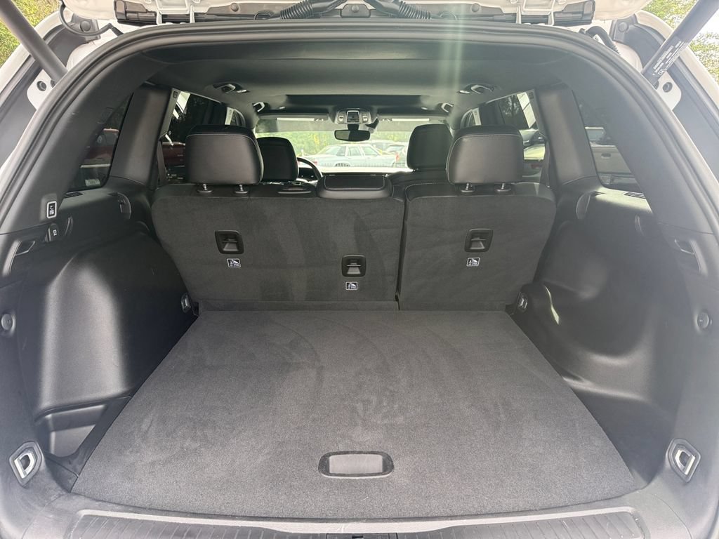 Used 2025 Jeep Grand Cherokee Altitude RWD image 29