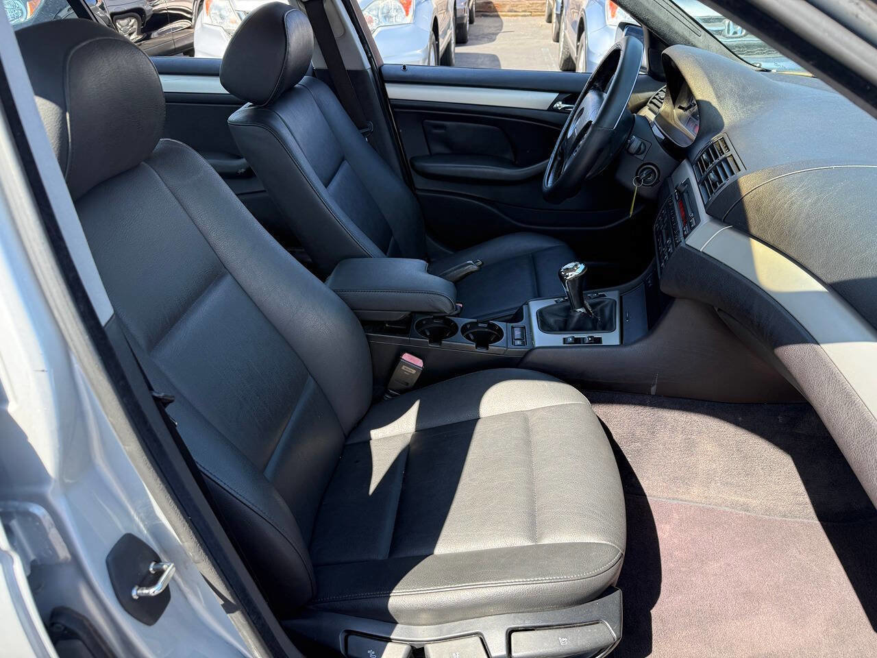 Used 2003 BMW 325i Sedan image 25