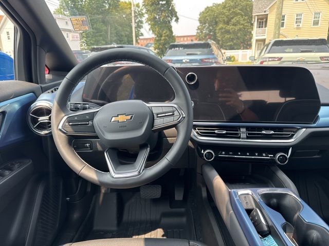 New 2025 Chevrolet Equinox EV LT w/ Convenience Package II AWD/4WD image 17