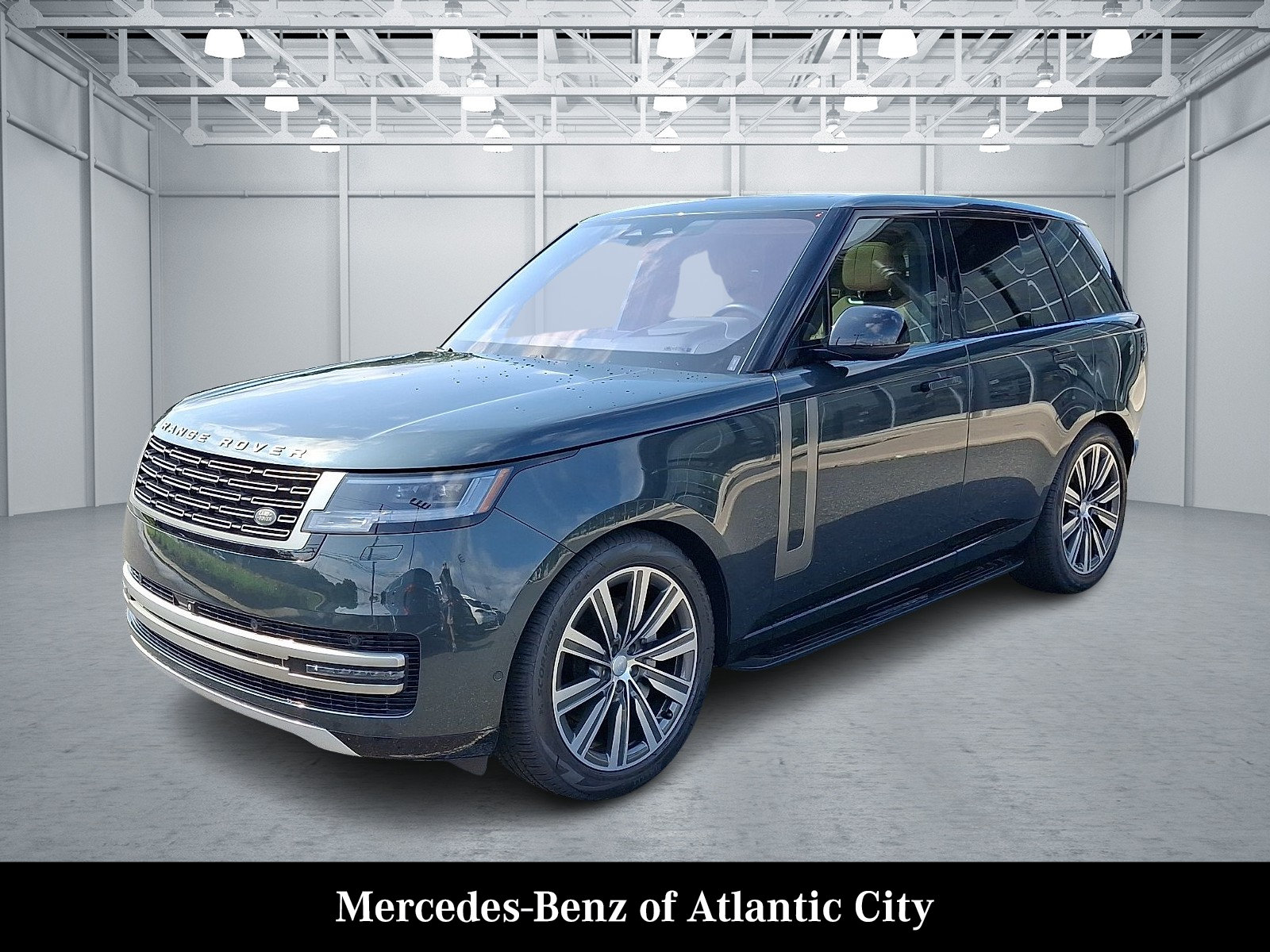 Used 2023 Land Rover Range Rover SE AWD/4WD image 3