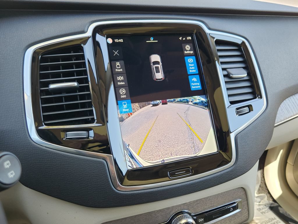 Used 2023 Volvo XC90 T8 Plus w/ Protection Package Premier AWD/4WD image 9