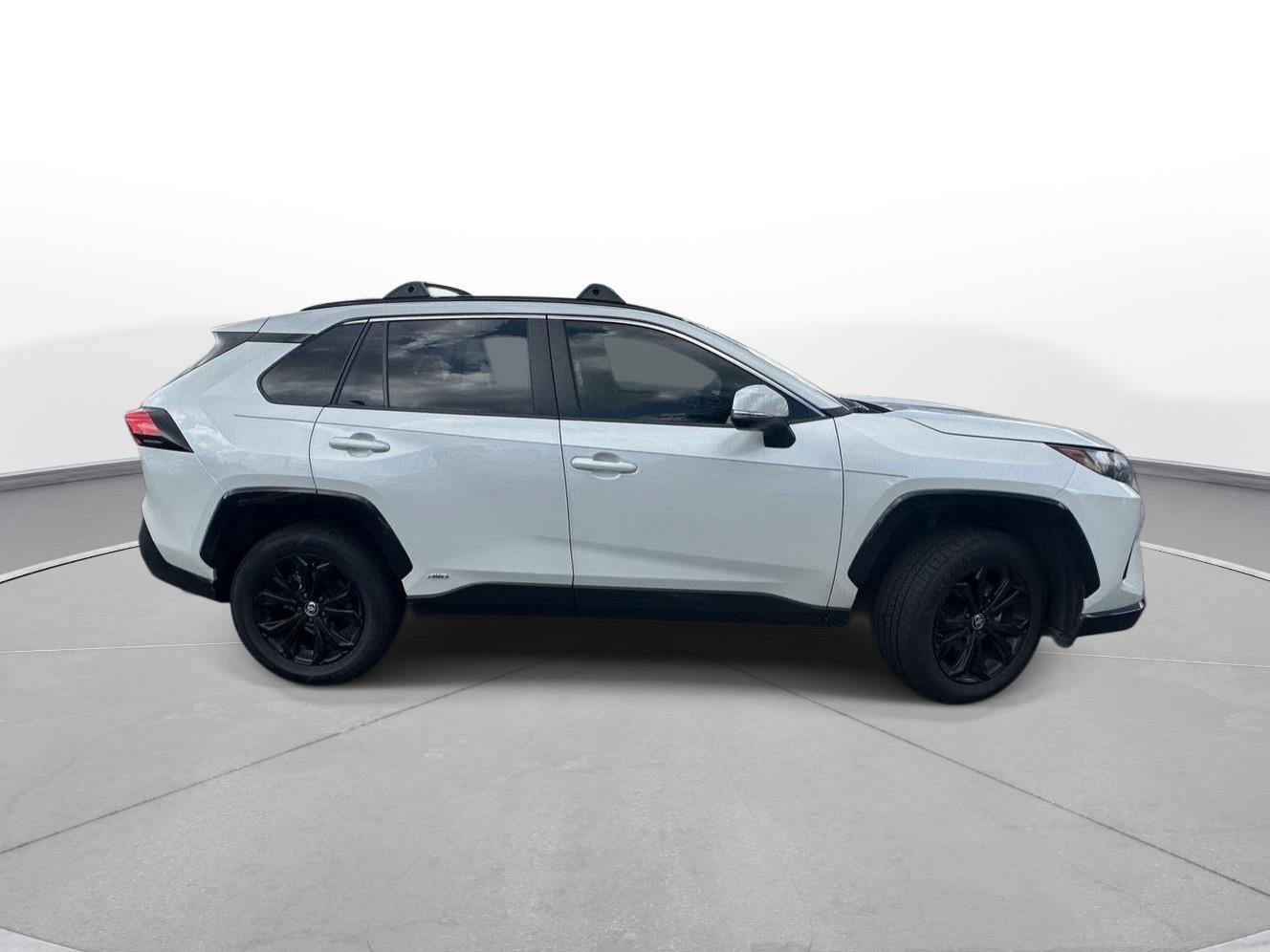 Used 2024 Toyota RAV4 SE w/ Convenience Package AWD/4WD image 5