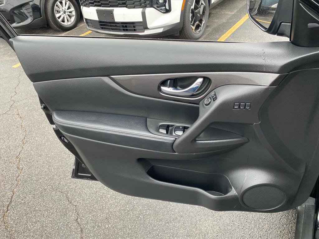 Used 2019 Nissan Rogue SV w/ Premium Package AWD/4WD image 22