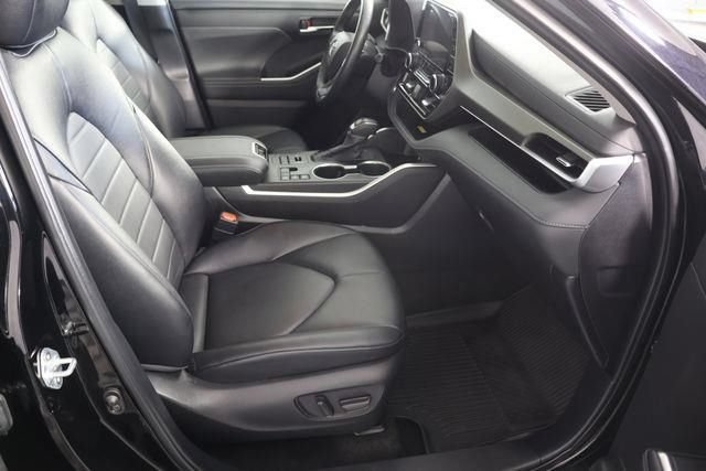 Used 2024 Toyota Highlander XLE AWD/4WD image 27