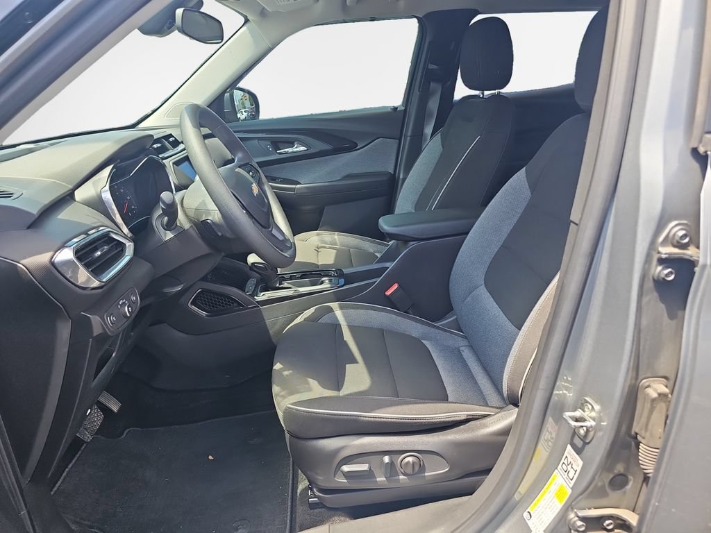 Used 2023 Chevrolet TrailBlazer LT AWD/4WD image 12