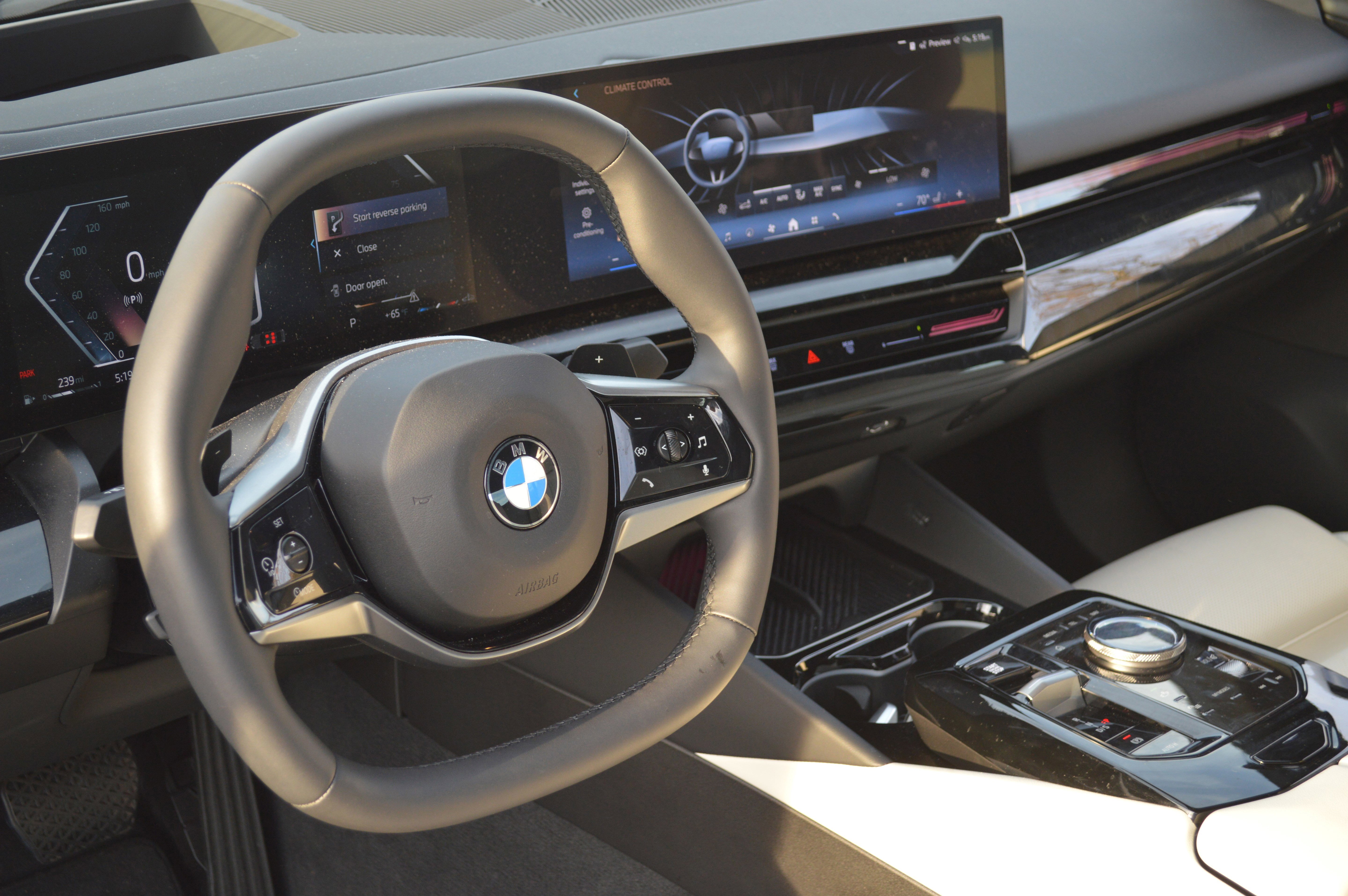 Used 2025 BMW 530i xDrive w/ Premium Package image 23