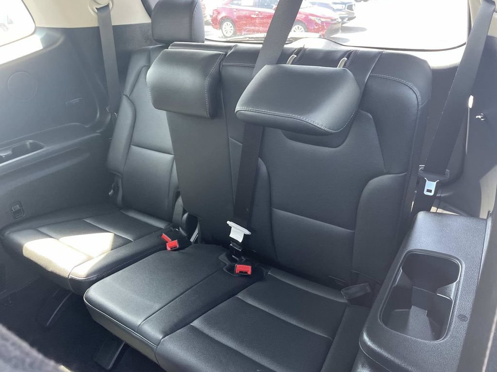 Used 2025 Kia Telluride EX w/ EX Captain's Chair Package FWD image 16